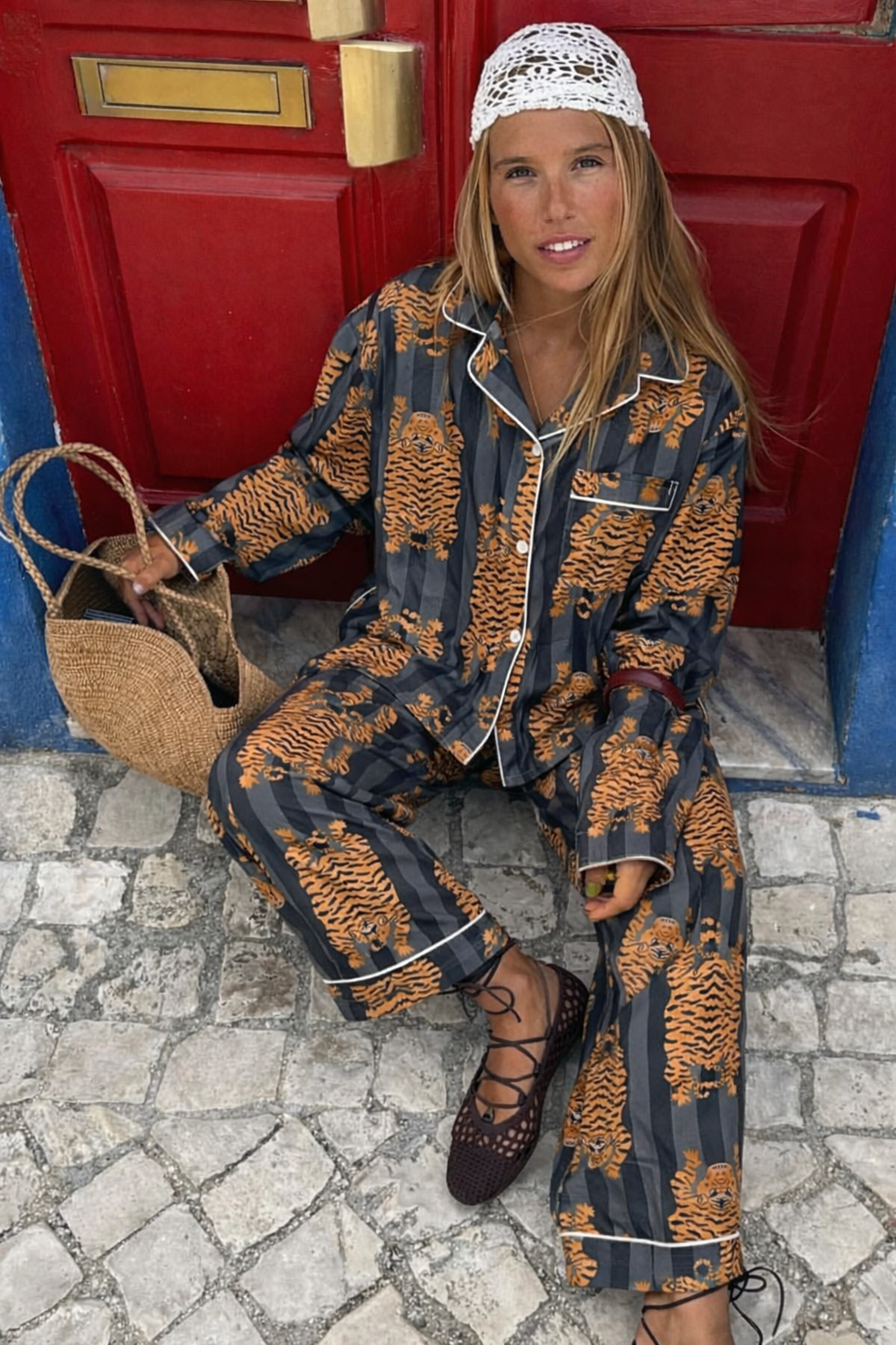 Tiger desenli el baskı pijama takımı, doğal malzemelerle üretilmiş, geleneksel tekniklerle tasarlanmış