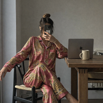 Pembe zeminli kaplan desenli el blok baskı pijama takımı, doğal malzemelerle üretilmiş rahat ev giysisi