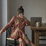 Pembe zeminli kaplan desenli el blok baskı pijama takımı, doğal malzemelerle üretilmiş rahat ev giysisi